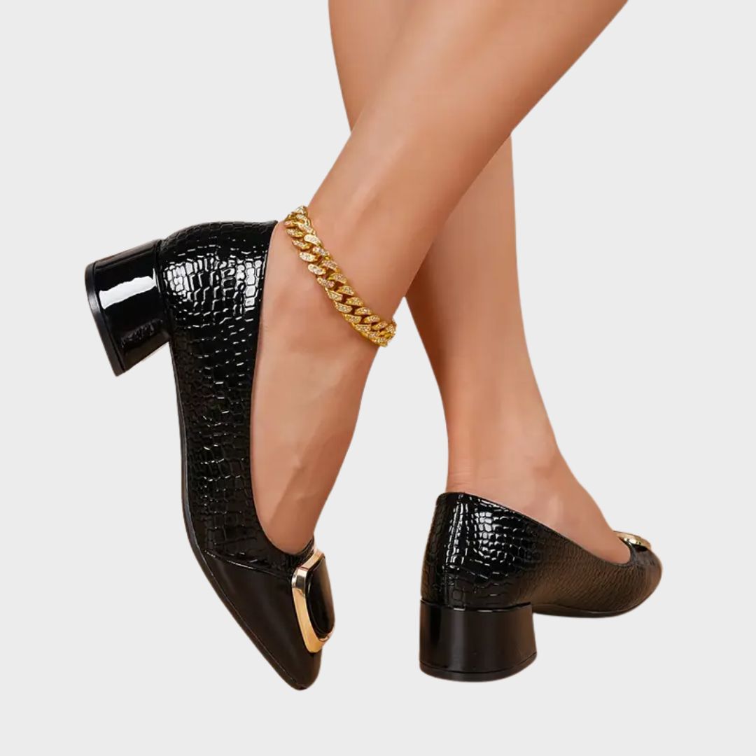 Camille – Elegant loafers with golden detail