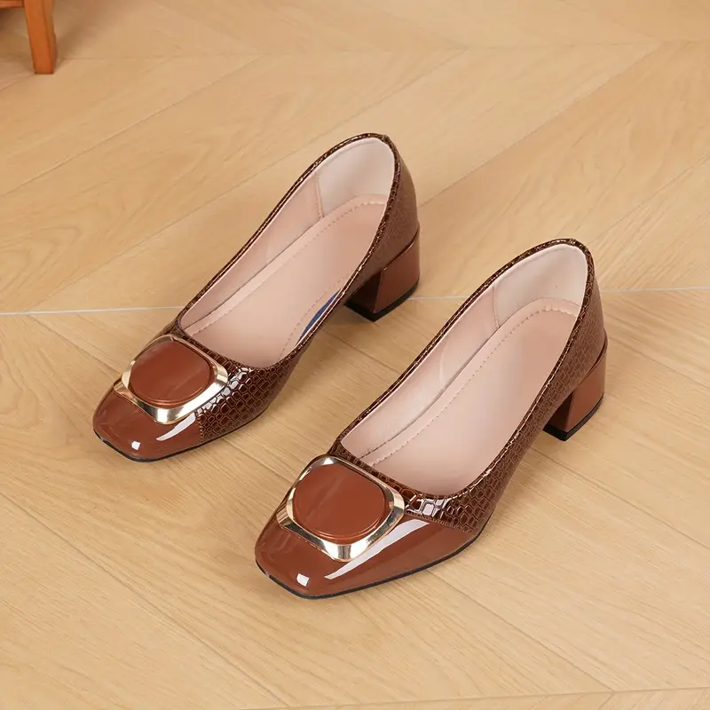 Camille – Elegant loafers with golden detail