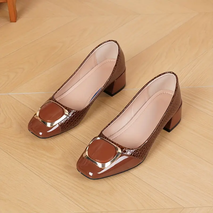 Camille – Elegant loafers with golden detail